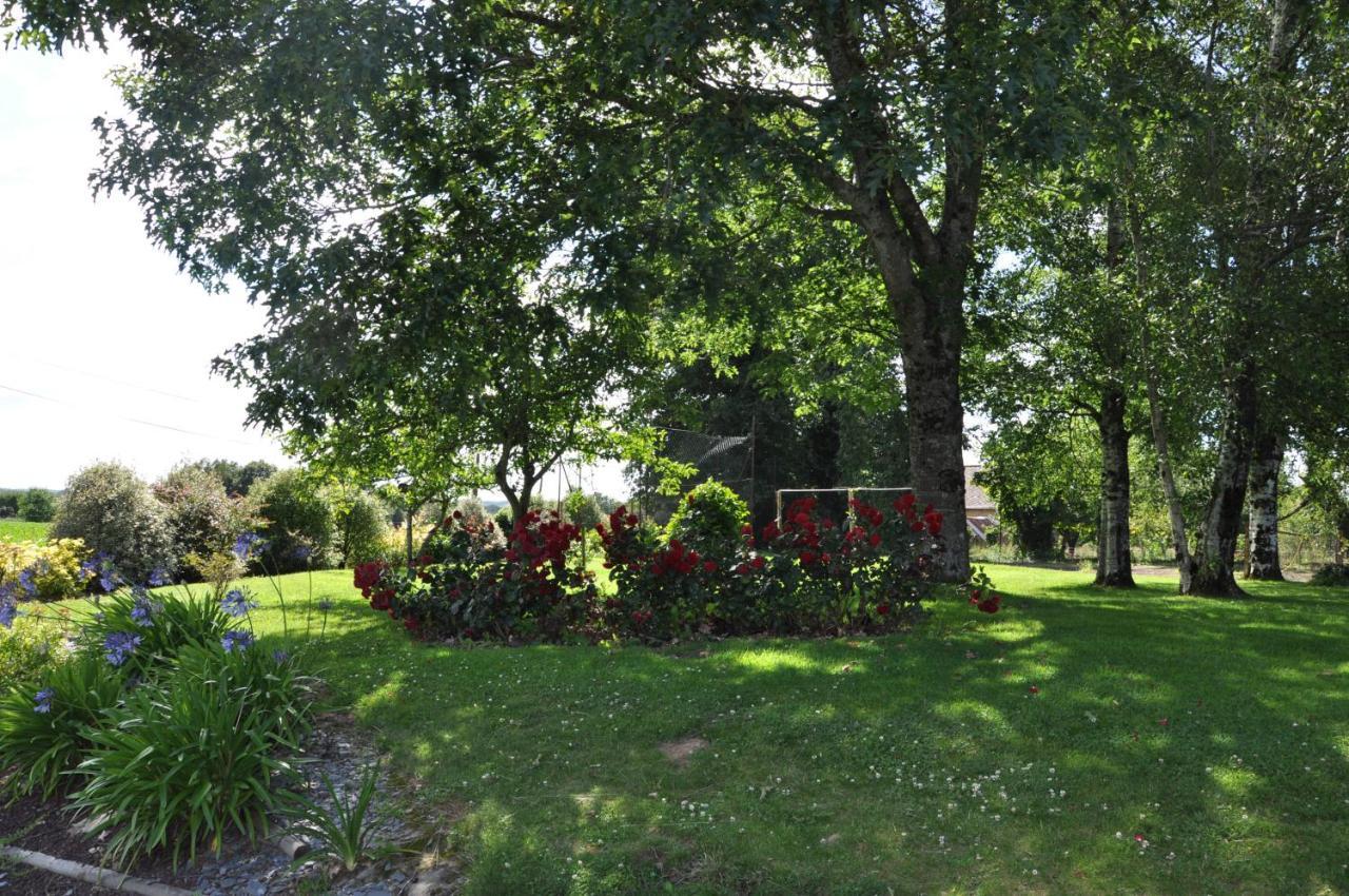 Perrault Gites Loscouet-sur-Meu ภายนอก รูปภาพ